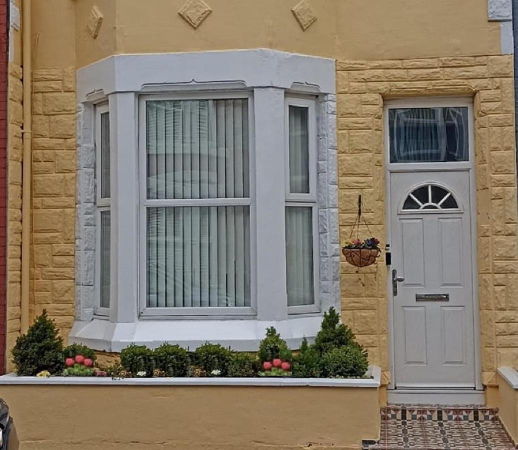 Home From Home Near Lfc, Efc & Train Station Liverpool Exterior photo